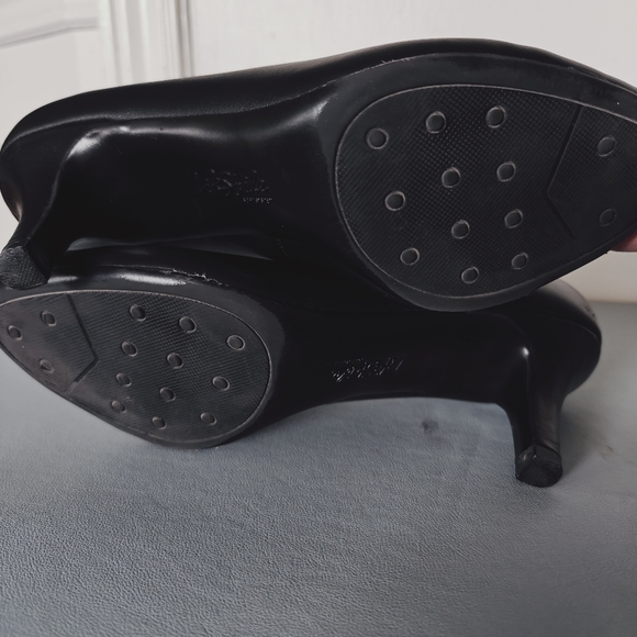 Classic black heels - office - Size 8.5M - Picture 6 of 11